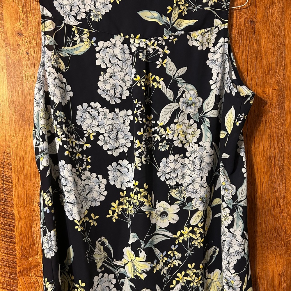 Floral Button-Up Sleeveless Blouse - Picture 2 of 2